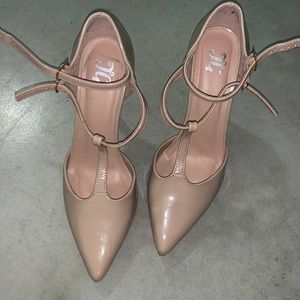 Classic nude heel